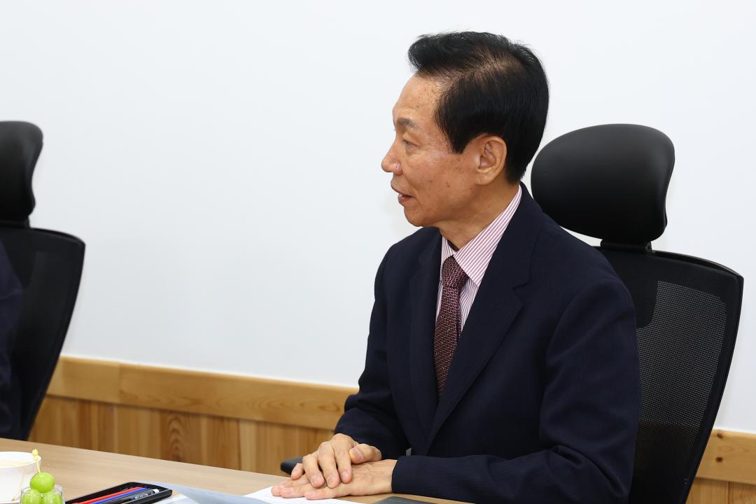 '제339회 경제산업위원회 현지시찰' 게시글의 사진(6) '2025-07-14 제339회 경제산업위원회 현지시찰(태백가덕산 풍력발전) (5).jpg'