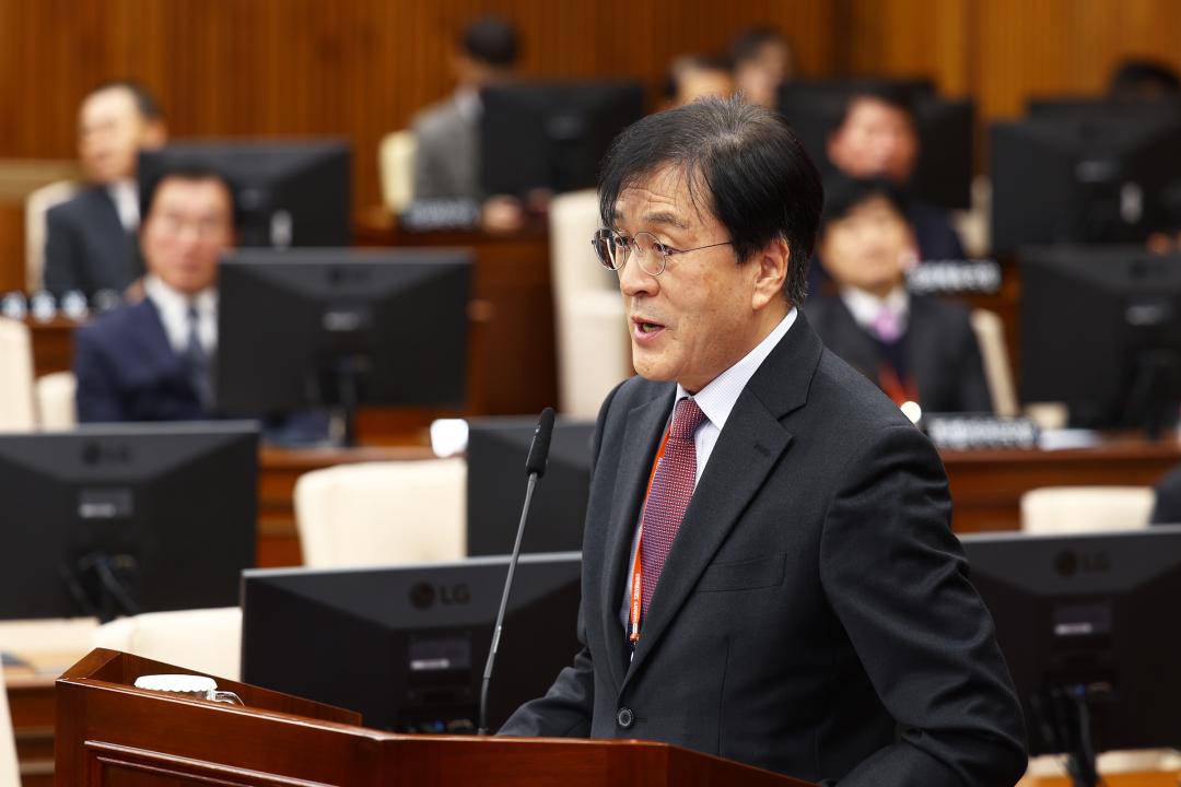 '제344회 제2차 본회의(2026년도 제1회 도정 및 교육행정에 관한 질문)' 게시글의 사진(27) '2026-04-02 제344회 제2차본회의(2026년도 제1회 도정 및 교육행정에 관한 질문) (27) 김광래 경제부지사.jpg'