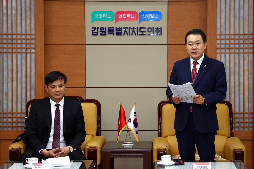 '베트남 디엔비엔성 대표단 강원특별자치도의회 내방' 게시글의 사진(15) '2025-12-30 베트남 디엔비엔성 대표단 강원특별자치도의회 내방 (15).jpg'