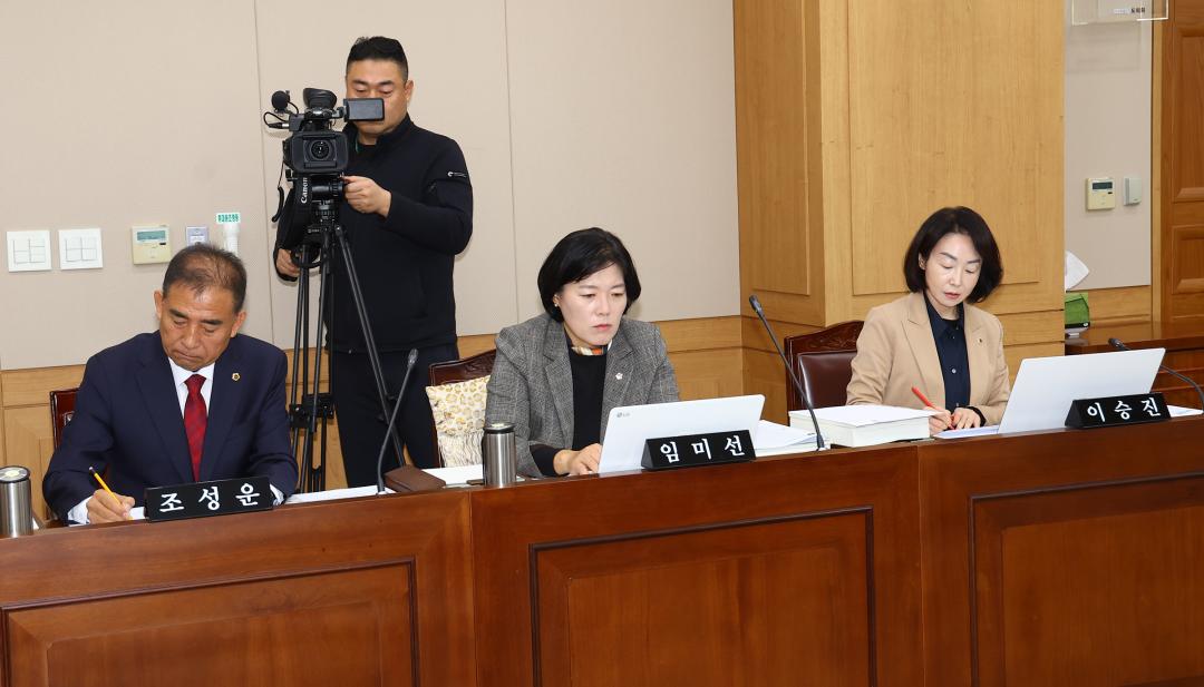 '2025년도 사회문화위원회 행정사무감사(공무원교육원)' 게시글의 사진(6) '2025-11-06 2025년도 사회문화위원회 행정사무감사(공무원교육원) (4).jpg'