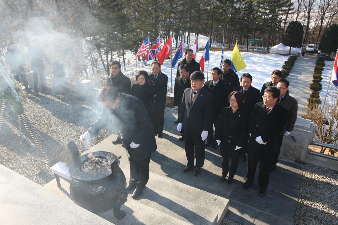 '강원도의회 신년 충렬탑 참배' 게시글의 사진(12) '2015-01-02 강원도의회 신년 충렬탑 참배 (12).jpg'