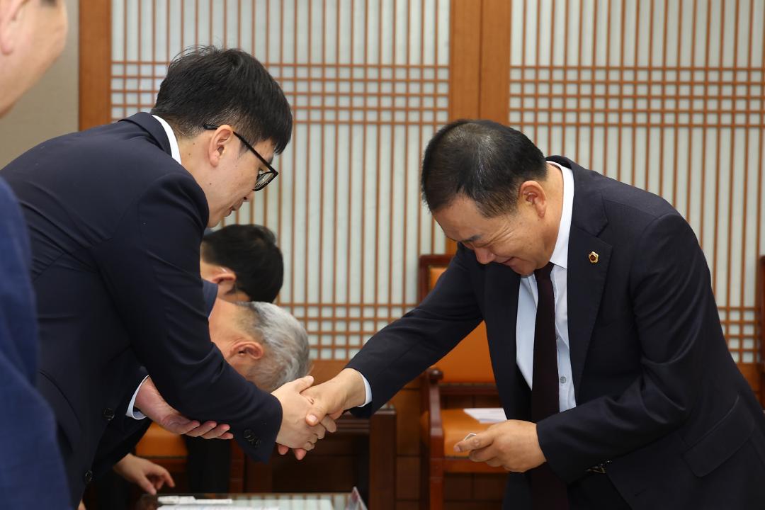 '2025회계연도 결산검사위원 위촉식 및 간담회' 게시글의 사진(4) '2026-04-16 2025회계연도 결산검사위원 위촉식 및 간담회 (7).jpg'