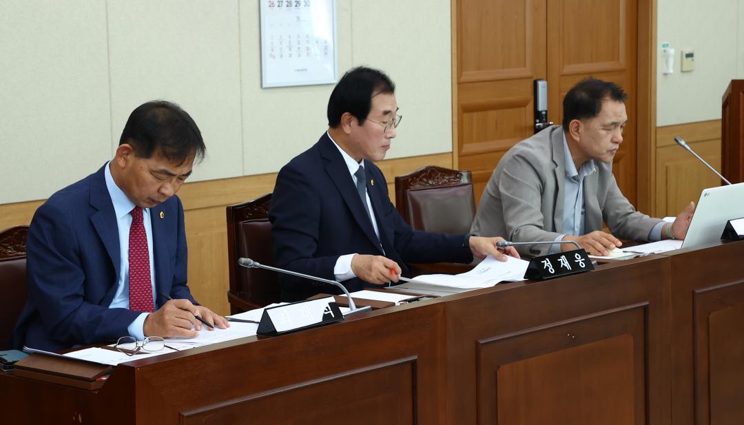 '제341회 제2차 경제산업위원회' 게시글의 사진(8) '2025-10-15 제341회 제2차 경제산업위원회 (9).jpg'
