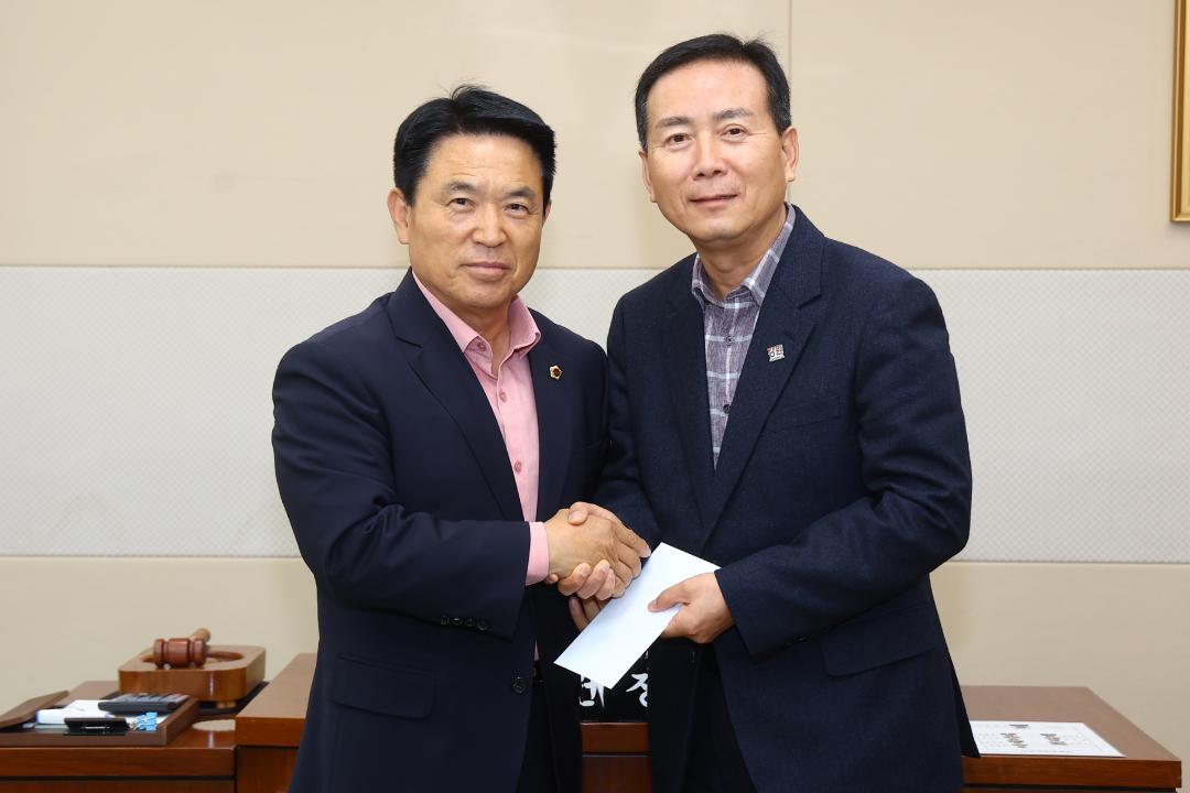 '강원특별자치도의회 사회문화위원회 제45회 전국장애인체육대회 강원특별자치도 출전 선수단 격려금 전달식' 게시글의 사진(2) '2025-10-29 강원특별자치도의회 사회문화위원회 제45회 전국장애인체육대회 강원특별자치도 출전 선수단 격려금 전달식 (2).jpg'