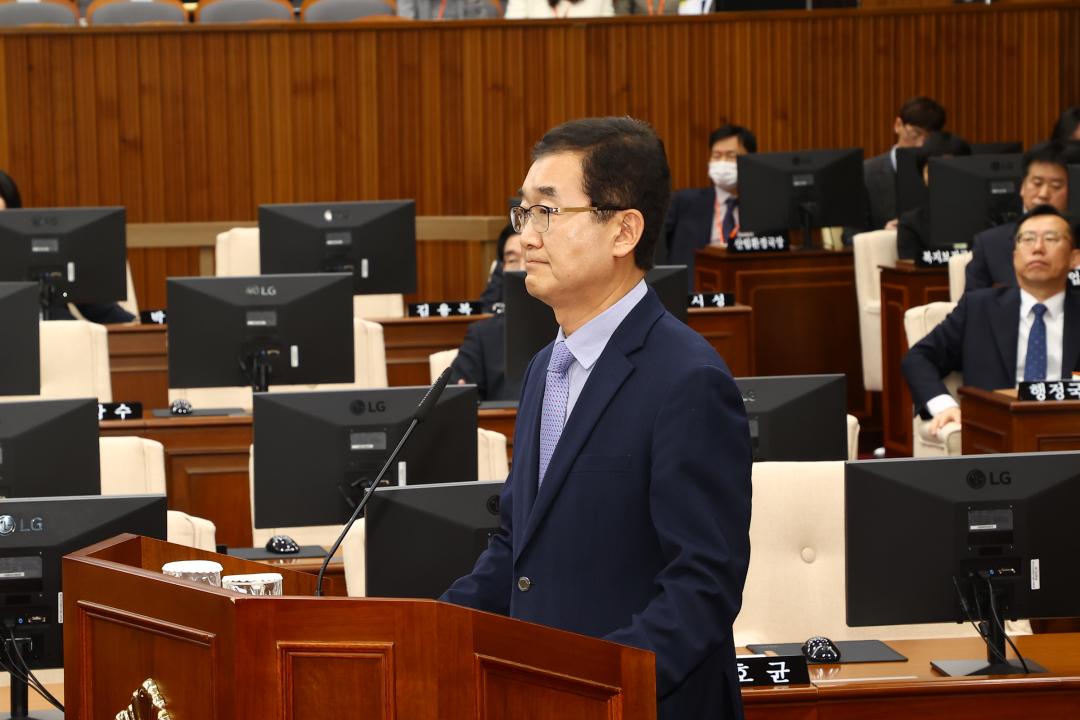 '제335회 제2차 본회의(제1차 도정 및 교육행정에 관한 질문)' 게시글의 사진(112) '2025-03-11 제335회 제2차 본회의(제1차 도정 및 교육행정에 관한 질문) (112) 정광열 경제부지사.jpg'