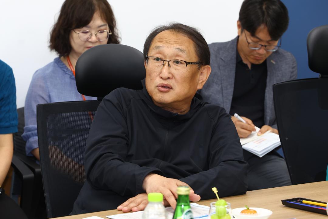 '제339회 경제산업위원회 현지시찰' 게시글의 사진(16) '2025-07-14 제339회 경제산업위원회 현지시찰(태백가덕산 풍력발전) (15).jpg'