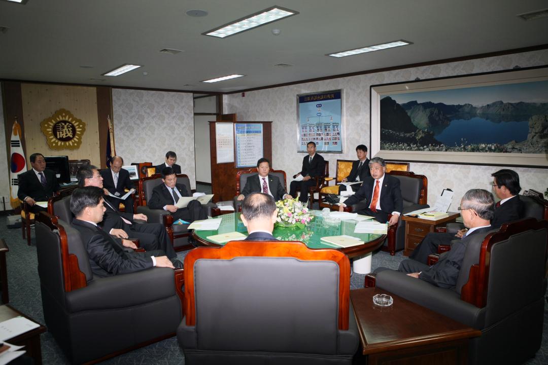 '상임위원회 연석회의' 게시글의 사진(5) '2009-11-12 상임위원회 연석회의 (5).jpg'