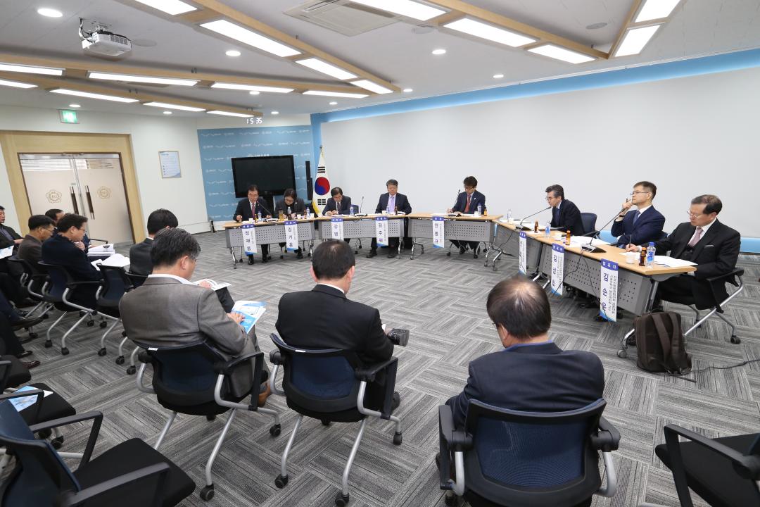 ' 강원도의회 분권특별위원회(지방자치 발전을 위한 지방의회 역할 토론회)' 게시글의 사진(19) '2017-03-23  강원도의회 분권특별위원회(지방자치 발전을 위한 지방의회 역할 토론회) (19).JPG'