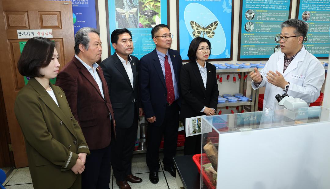 '제333회 농림수산위원회 현지시찰(산림과학연구원)' 게시글의 사진(19) '2024-11-14 제333회 농림수산위원회 현지시찰(산림과학연구원) (20).jpg'