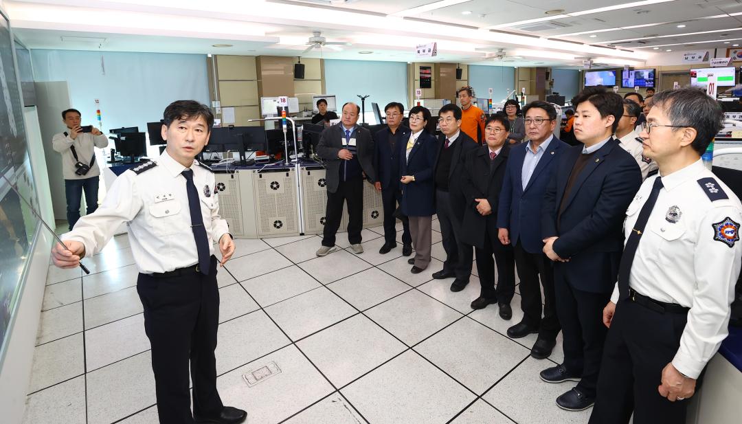 '안전건설위원회 강원특별자치도 119종합상황실방문' 게시글의 사진(11) '2025-02-11 안전건설위원회 강원특별자치도 119종합상황실방문 (12).jpg'