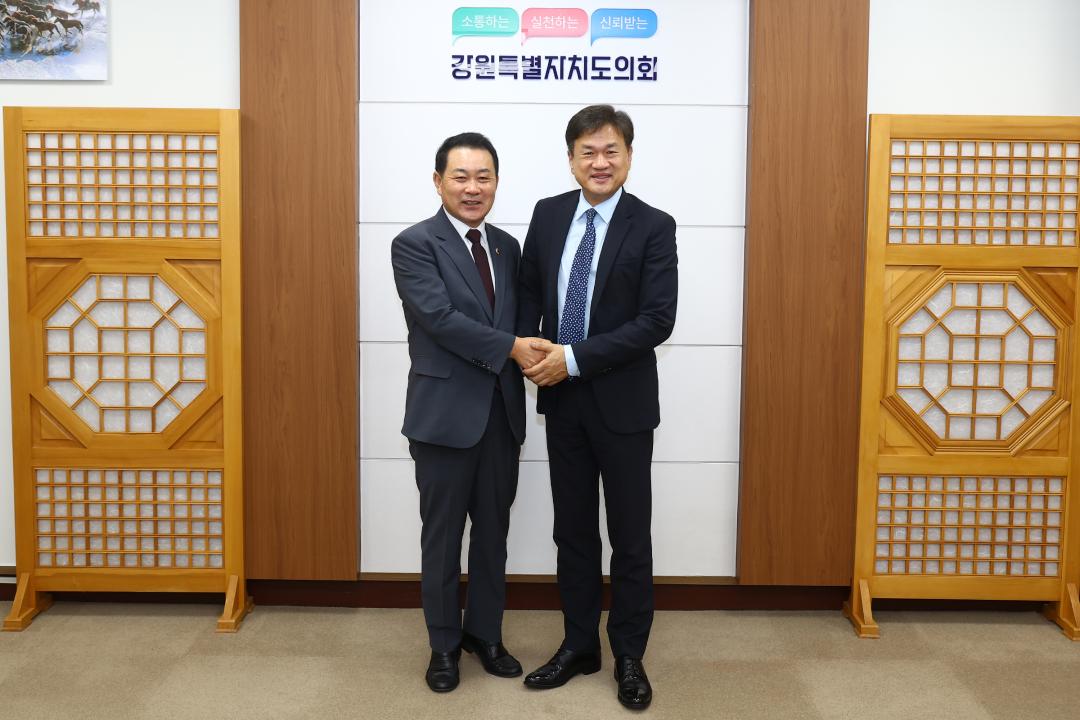 '강원특별자치도의회 방문(신임 강원경찰청장 )' 게시글의 사진(10) '2025-09-30 신임 강원경찰청장 방문 (10).jpg'