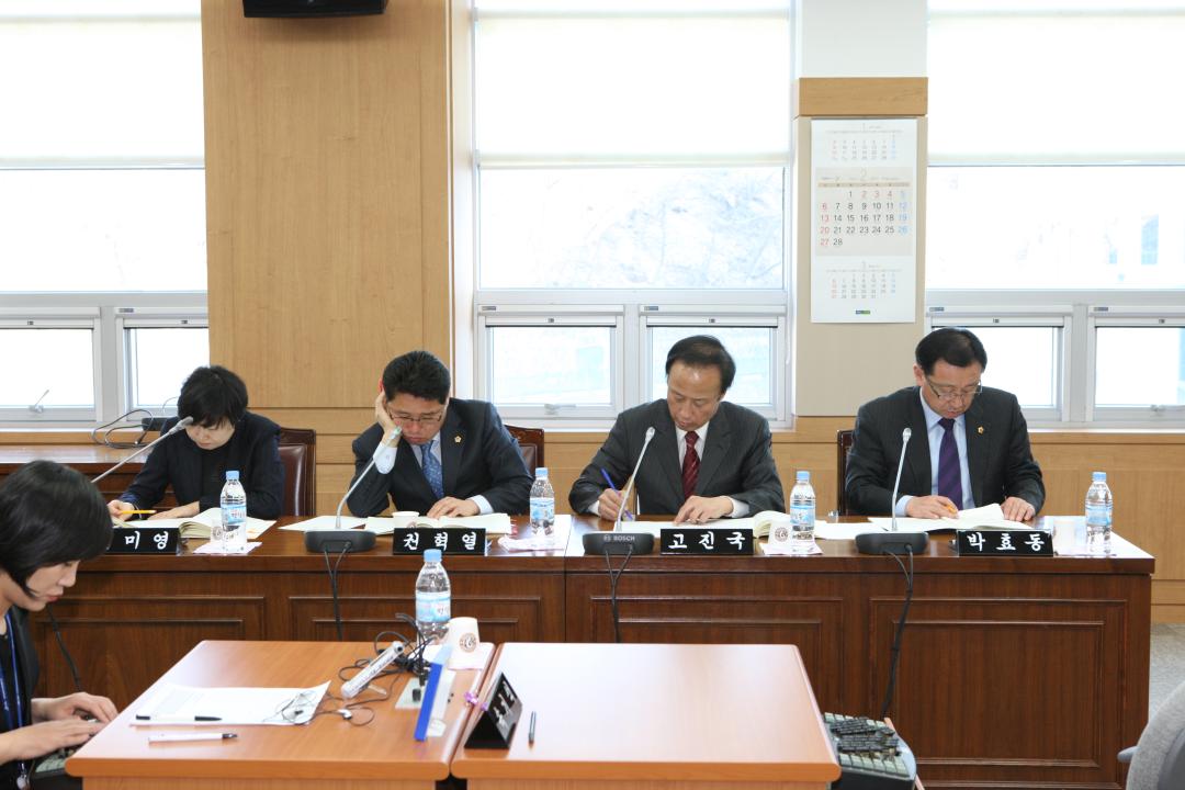 '207회 제3차 농림수산위원회' 게시글의 사진(2) '2011-02-23 207회 제3차 농림수산위원회 (2).jpg'