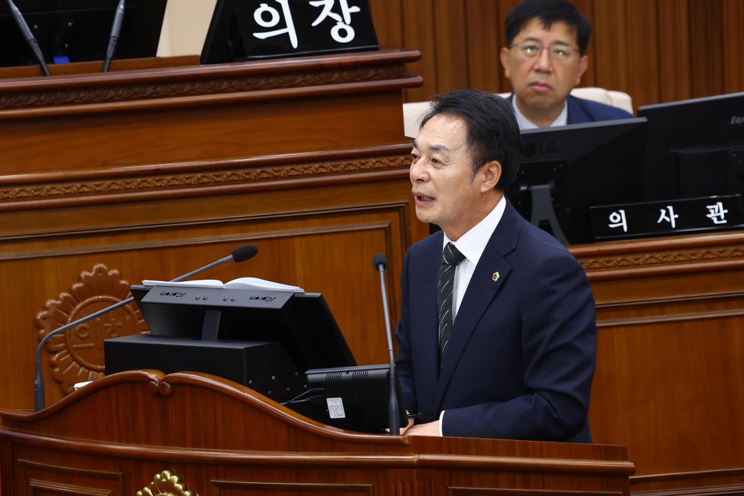 '제341회 제4차 본회의(제3차 도정 및 교육행정에 관한 질문)' 게시글의 사진(31) '2025-10-22 제341회 제4차 본회의(제3차 도정 및 교육행정에 관한 질문) (32) 강정호의원.jpg'