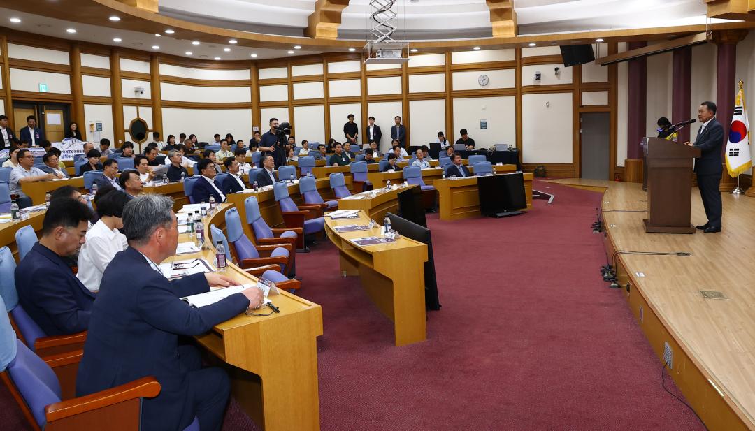 '동해안 철도 고속화 국회 정책토론회(삼척~동해~강릉 한반도 허리 고속화로 잇다)' 게시글의 사진(13) '2025-07-23 동해안 철도 고속화 국회 정책토론회(삼척~동해~강릉 한반도 허리 고속화로 잇다) (14).jpg'