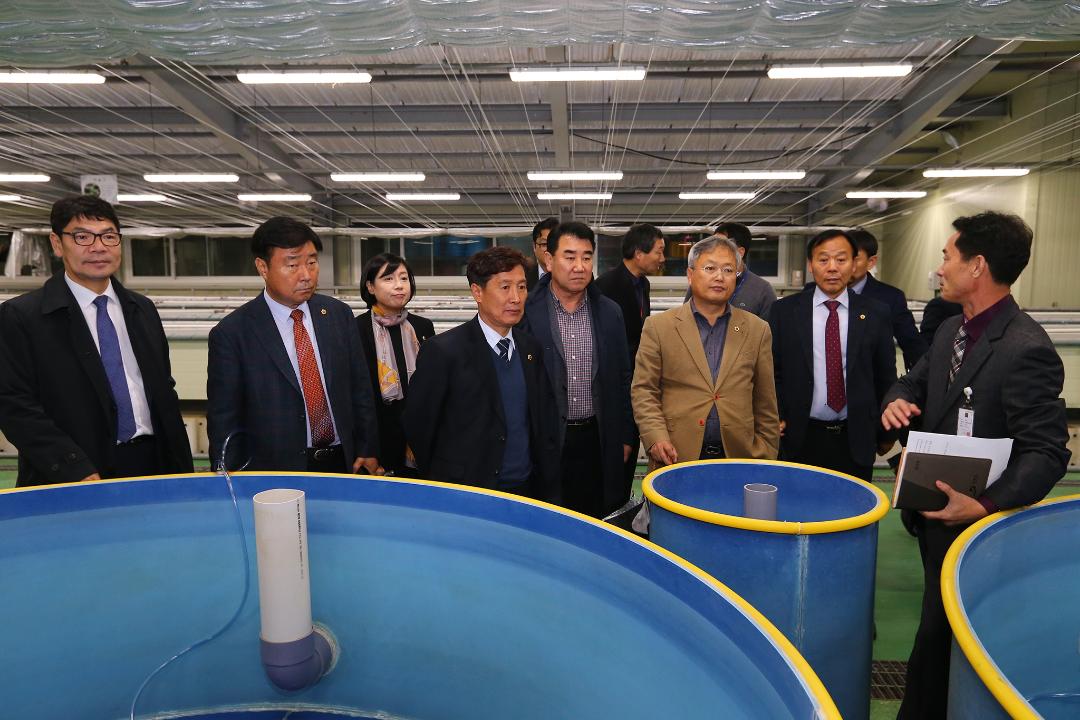 '제286회 농림수산위원회 현지시찰(내수면자원센터)' 게시글의 사진(10) '2019-11-15 제286회 농림수산위원회 현지시찰(내수면자원센터) (10).jpg'