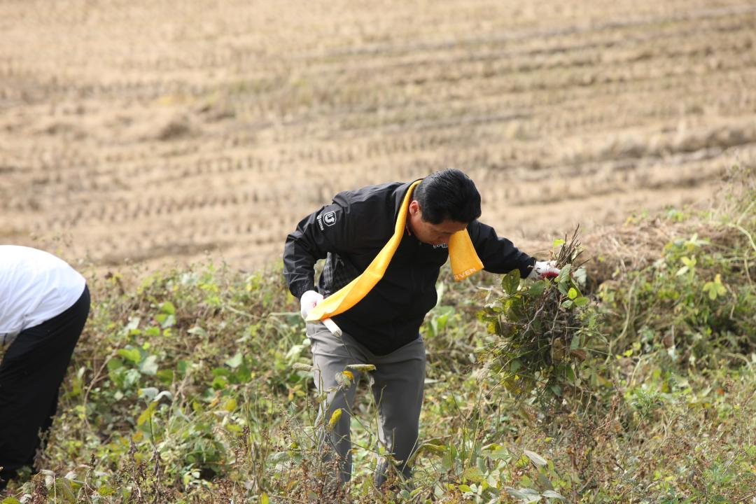 '농림수산위원회 농촌일손돕기 봉사활동' 게시글의 사진(11) '2010-10-19 농림수산위원회 농촌일손돕기 봉사활동 (11).jpg'