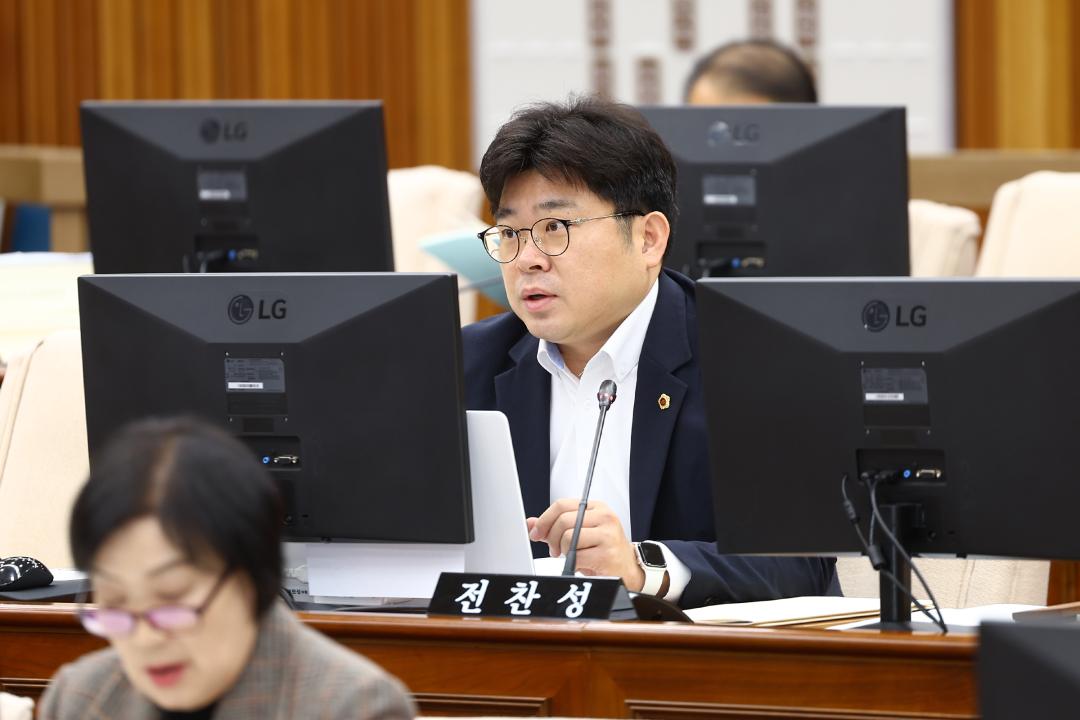 '제342회 제2차 예산결산특별위원회' 게시글의 사진(19) '2025-12-02 제342회 제2차 예산결산특별위원회 (19).jpg'