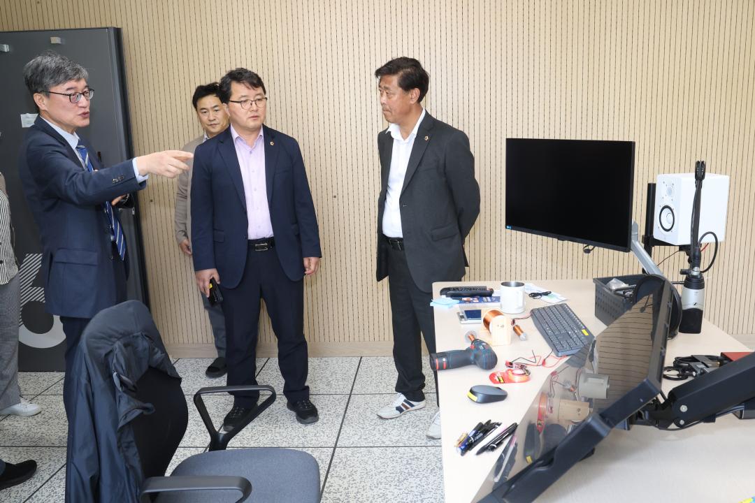'2024회계년도 결산검사위원 현지방문(교육연수원 횡성분원, 강원온라인학교)' 게시글의 사진(15) '2025-04-30 2024회계년도 결산검사위원회 현지방문 (17).jpg'