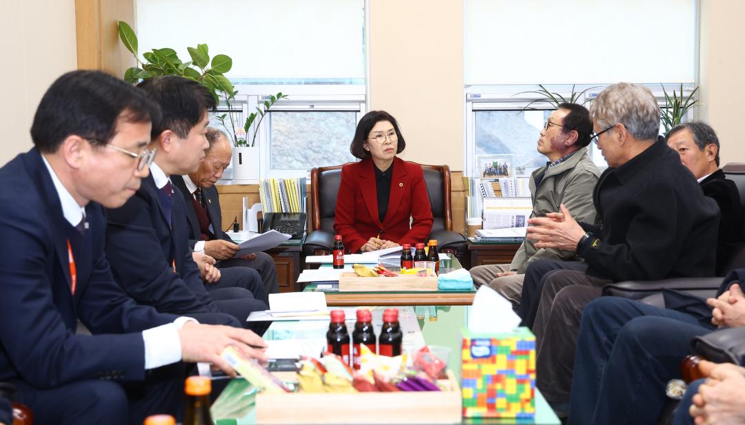 '강원특별자치도의회 농림수산위원회-강원산채연구회 간담회' 게시글의 사진(11) '2026-02-04 농림수산위원회-강원산채연구회 간담 (11).jpg'