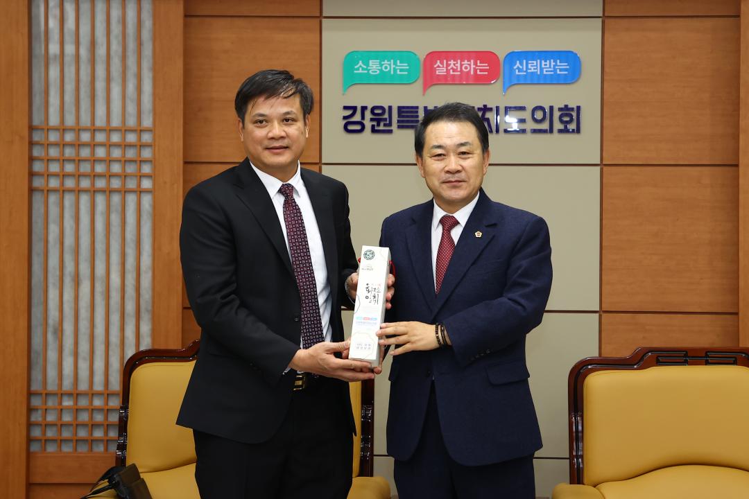 '베트남 디엔비엔성 대표단 강원특별자치도의회 내방' 게시글의 사진(31) '2025-12-30 베트남 디엔비엔성 대표단 강원특별자치도의회 내방 (32).jpg'