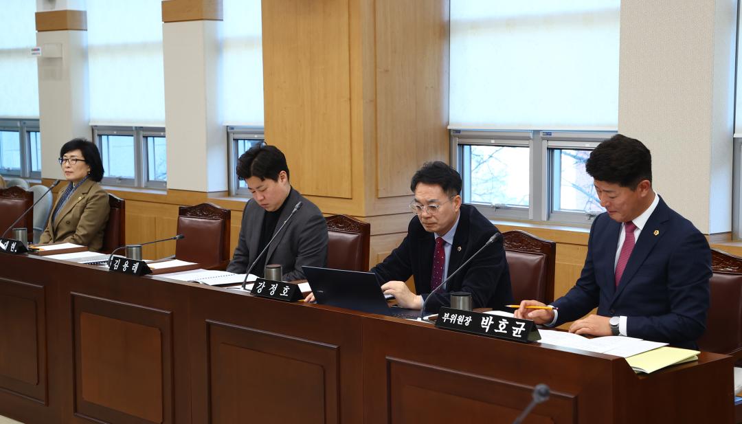 '제343회 제1차 의회운영위원회' 게시글의 사진(19) '2026-02-03 제343회 제1차 의회운영위원회 (20).jpg'