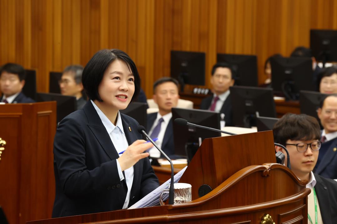 '제335회 제2차 본회의(제1차 도정 및 교육행정에 관한 질문)' 게시글의 사진(83) '2025-03-11 제335회 제2차 본회의(제1차 도정 및 교육행정에 관한 질문) (83) 박윤미 의원.jpg'