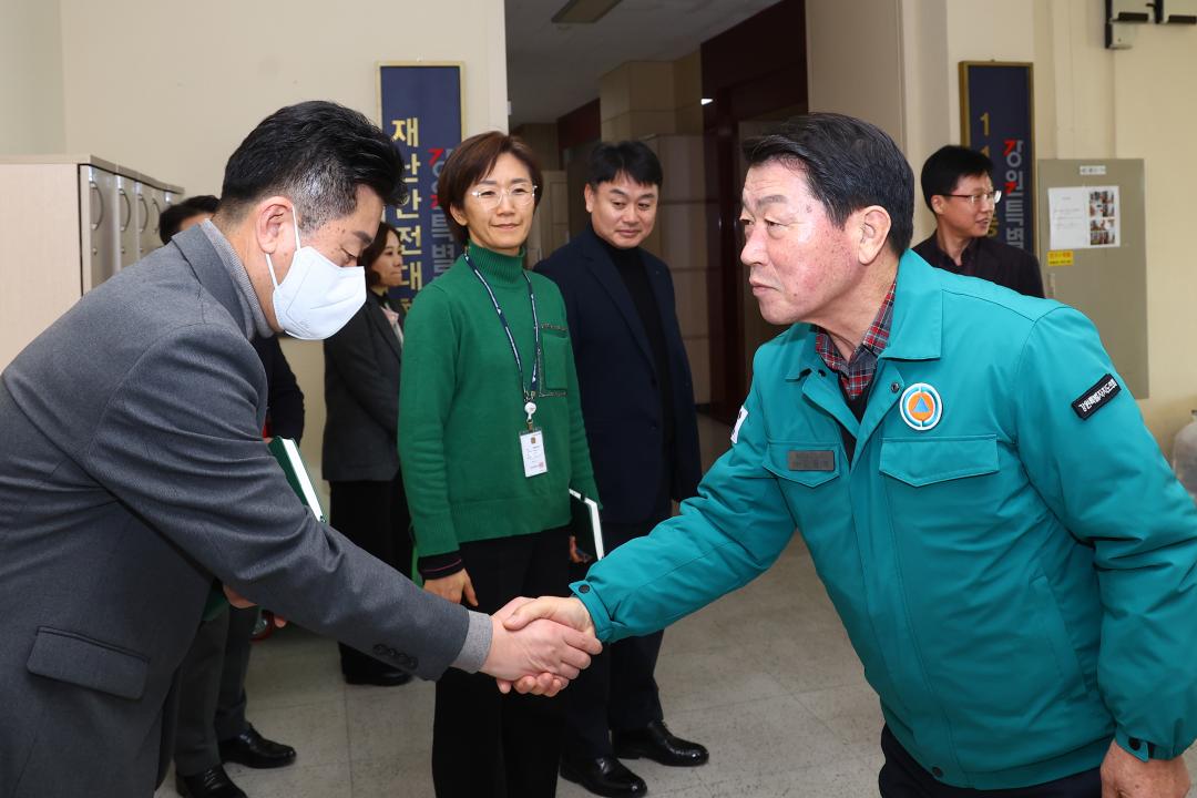 '강원특별자치도 소방본부 격려 및 위문품 전달' 게시글의 사진(4) '2026-01-13 강원특별자치도 소방본부 격려 및 위문품 전달 (4).jpg'