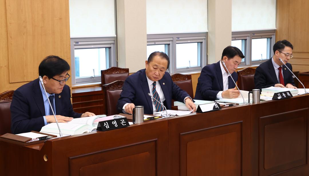 '제337회 제1차 경제산업위원회' 게시글의 사진(4) '2025-05-09 제337회 제1차 경제산업위원회 (4).jpg'