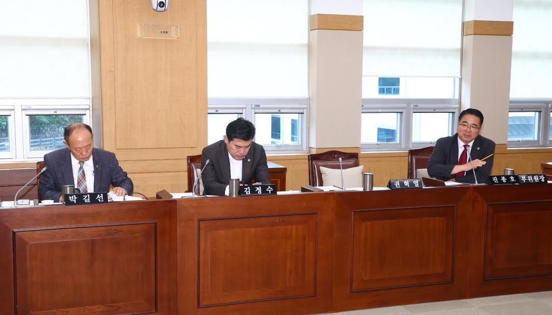 '제341회 제1차 농림수산위원회' 게시글의 사진(12) '2025-10-14 제341회 제1차 농림수산위원회 (12).jpg'