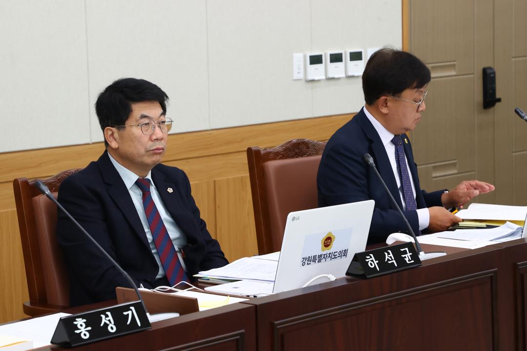 '2025년도 안전건설위원회 행정사무감사(건설교통국)' 게시글의 사진(35) '2025-11-07 2025년도 안전건설위원회 행정사무감사(건설교통국) (35).jpg'
