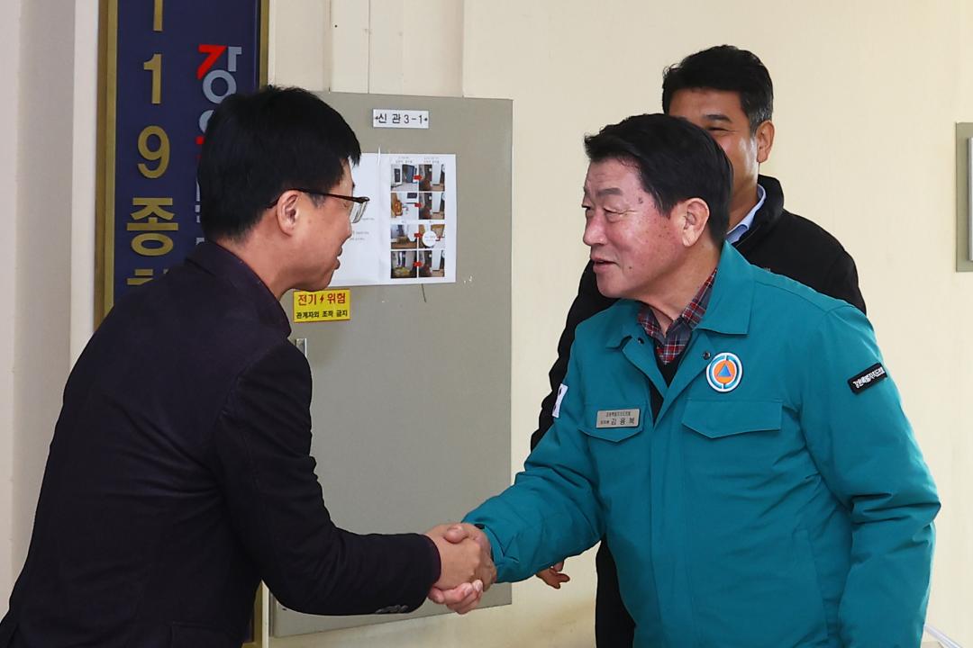 '강원특별자치도 소방본부 격려 및 위문품 전달' 게시글의 사진(1) '2026-01-13 강원특별자치도 소방본부 격려 및 위문품 전달 (1).jpg'