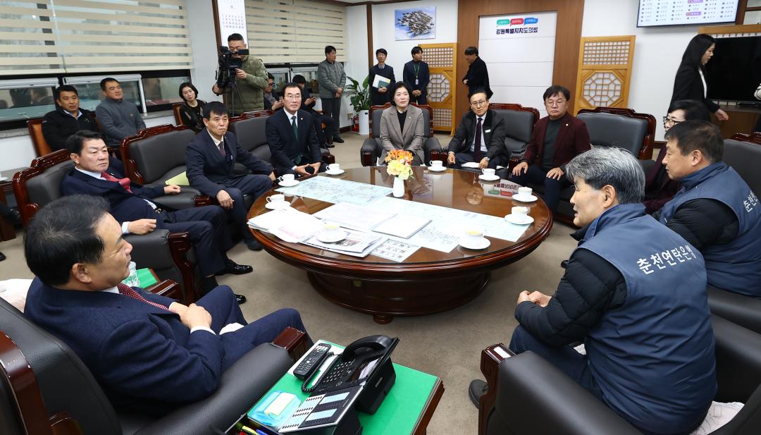 '2025년 강원특별자치도의회 사랑의 연탄 기부 전달식' 게시글의 사진(10) '2025-11-27 2025년 강원특별자치도의회 사랑의 연탄 기부 전달식 (9).jpg'