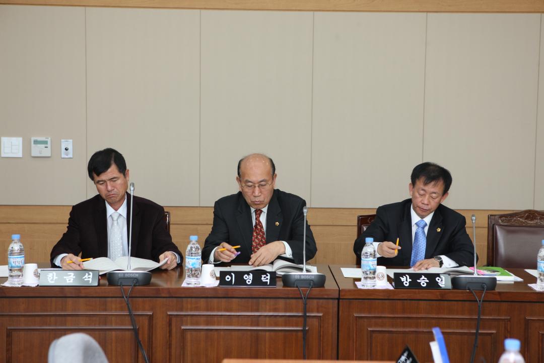 '207회 제4차 농림수산위원회' 게시글의 사진(7) '2011-02-24 207회 제4차 농림수산위원회 (7).jpg'