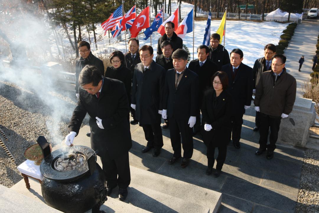 '강원도의회 신년 충렬탑 참배' 게시글의 사진(23) '2015-01-02 강원도의회 신년 충렬탑 참배 (23).jpg'