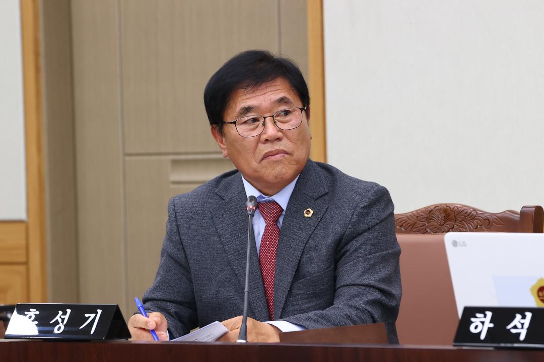 '2025년도 안전건설위원회 행정사무감사(건설교통국)' 게시글의 사진(69) '2025-11-07 2025년도 안전건설위원회 행정사무감사(건설교통국) (69).jpg'