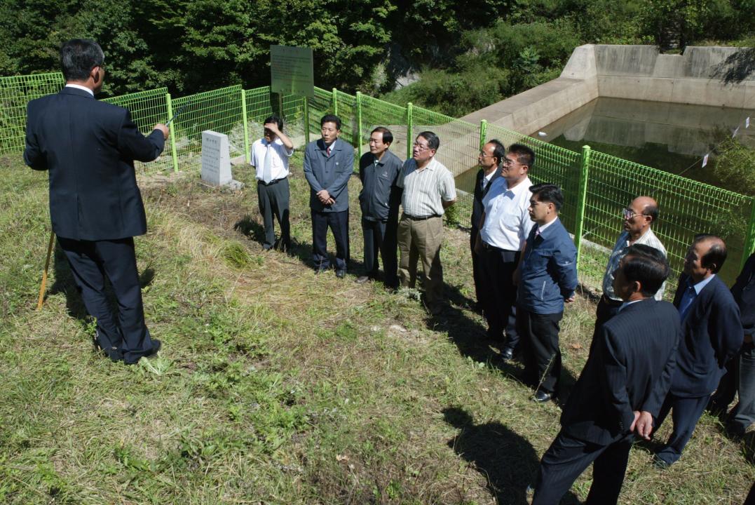'사방댐 시설 및 친환경 농업경영 현지시찰' 게시글의 사진(4) '2006-09-07 사방댐 시설 및 친환경 농업경영 현지시찰 (4).JPG'