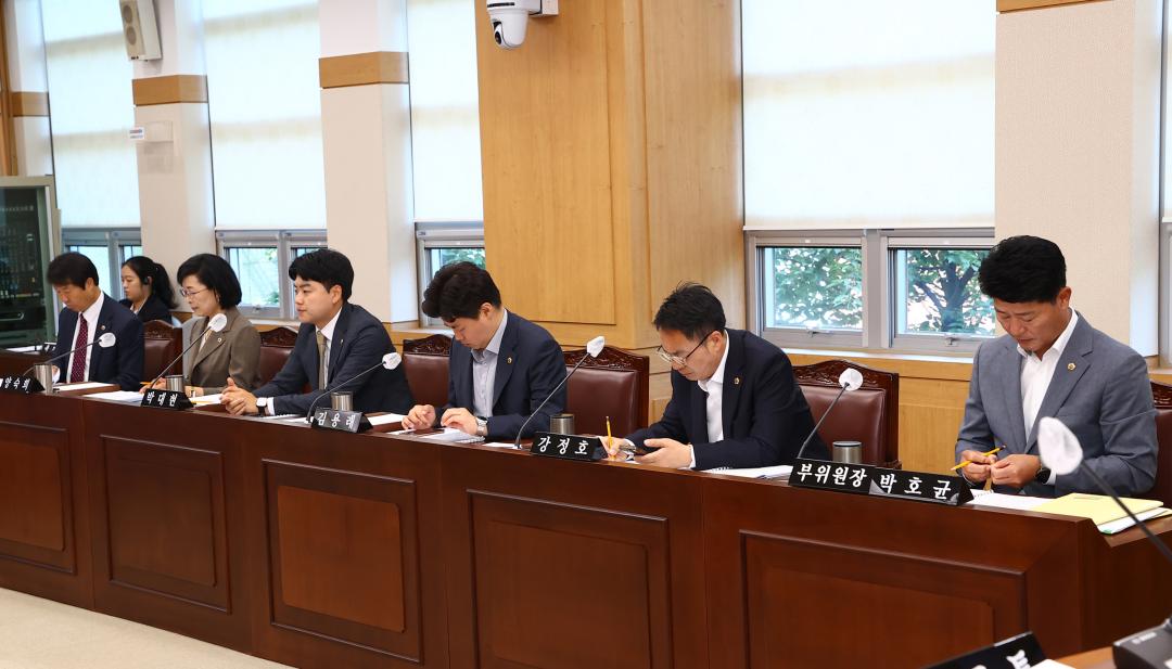 '제338회 제1차 의회운영위원회' 게시글의 사진(5) '2025-06-05 제338회 제1차 의회운영위원회 (5).jpg'