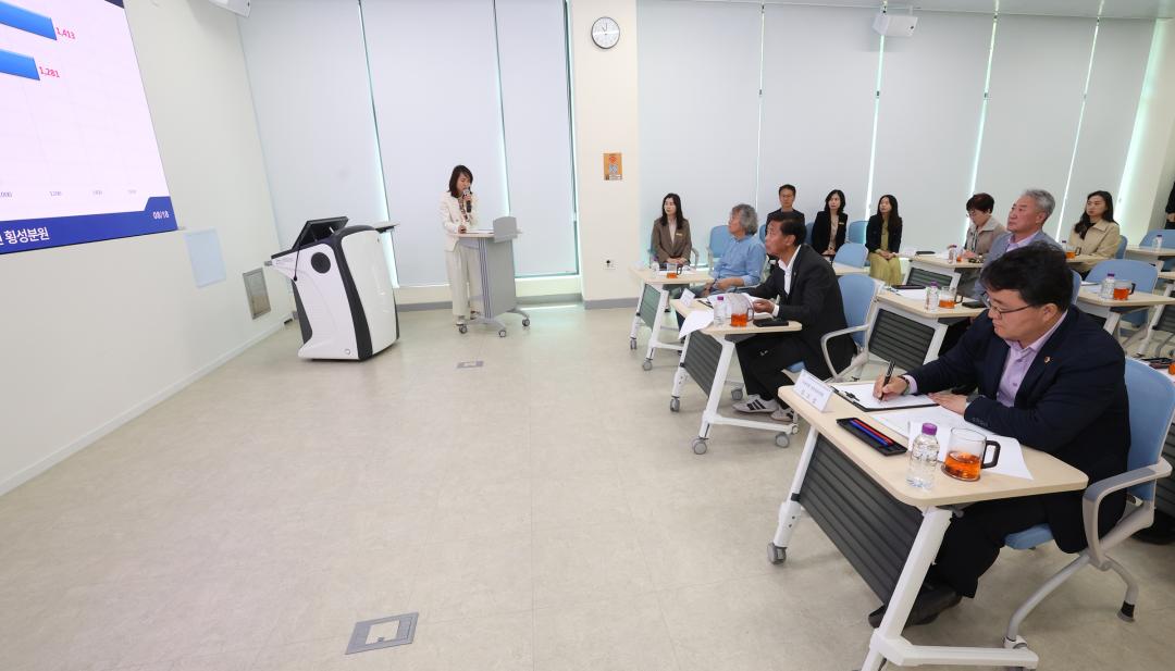 '2024회계년도 결산검사위원 현지방문(교육연수원 횡성분원, 강원온라인학교)' 게시글의 사진(2) '2025-04-30 2024회계년도 결산검사위원회 현지방문 (4).jpg'