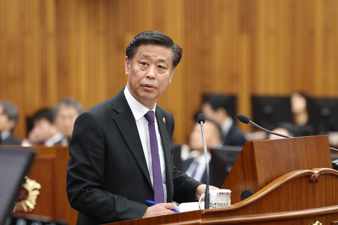 '제335회 제2차 본회의(제1차 도정 및 교육행정에 관한 질문)' 게시글의 사진(17) '2025-03-11 제335회 제2차 본회의(제1차 도정 및 교육행정에 관한 질문) (17) 지광천 의원.jpg'