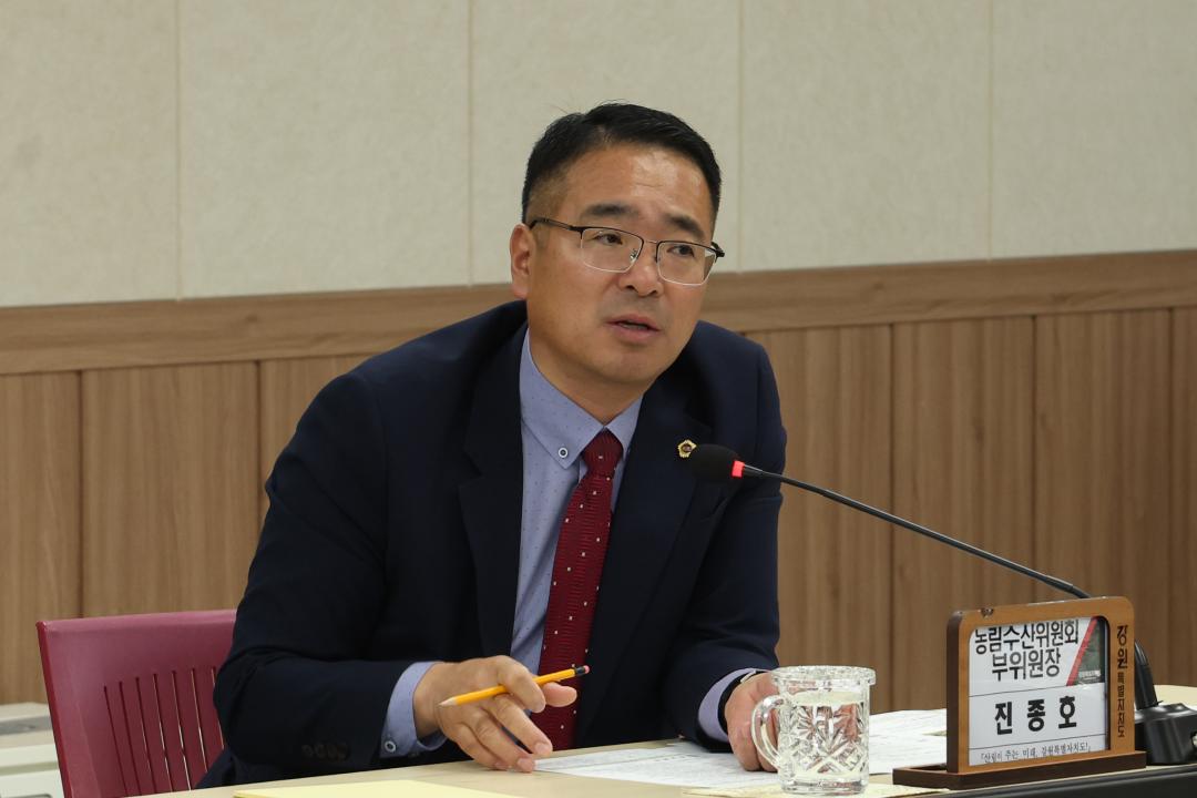 '제333회 농림수산위원회 현지시찰(산림과학연구원)' 게시글의 사진(16) '2024-11-14 제333회 농림수산위원회 현지시찰(산림과학연구원) (17).jpg'