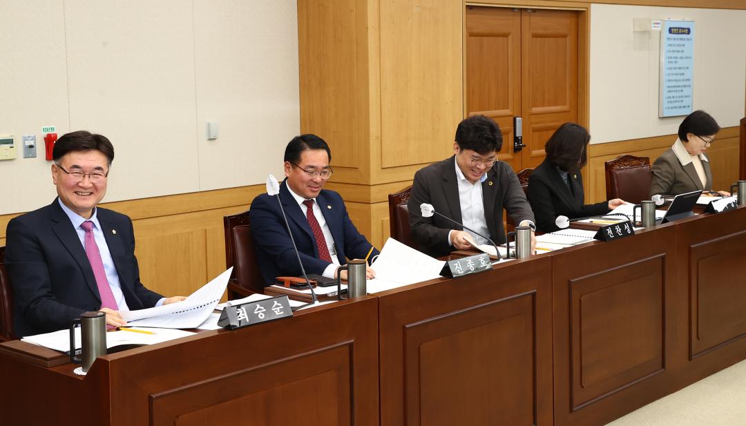 '제335회 제1차 의회운영위원회' 게시글의 사진(22) '2025-03-05 제335회 제1차 의회운영위원회 (22).jpg'