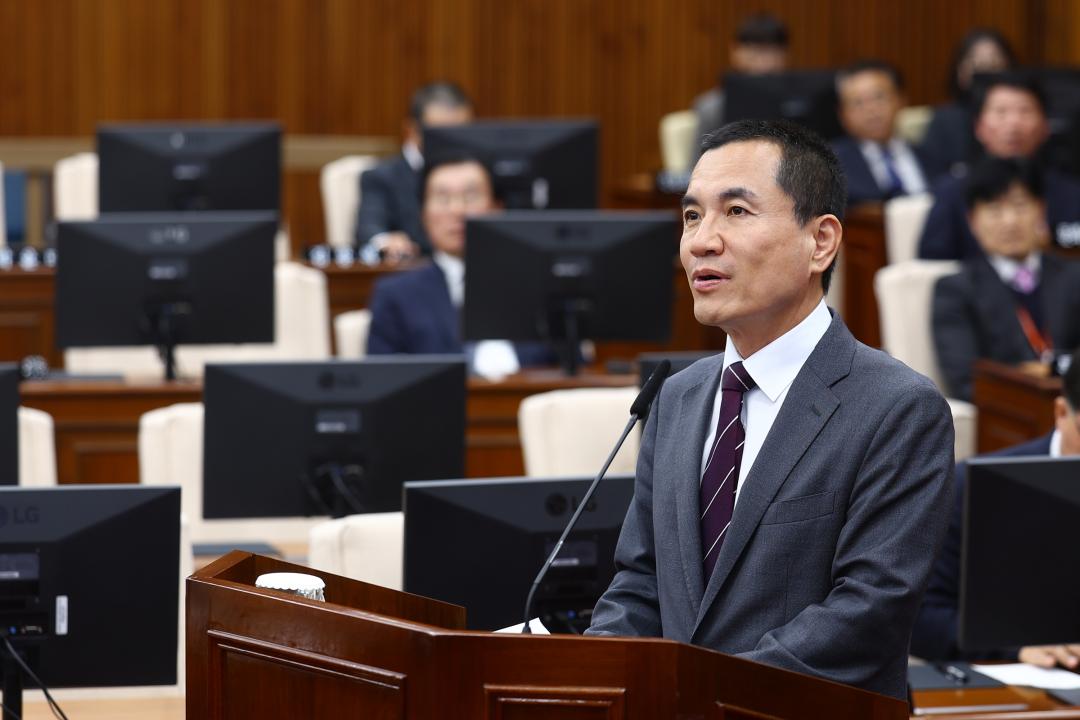 '제344회 제2차 본회의(2026년도 제1회 도정 및 교육행정에 관한 질문)' 게시글의 사진(69) '2026-04-02 제344회 제2차본회의(2026년도 제1회 도정 및 교육행정에 관한 질문) (69) 김진태 도지사.jpg'