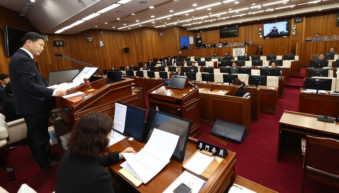 '제333회 제8차 예산결산특별위원회' 게시글의 사진(2) '2024-12-11 제333회 제8차 예산결산특별위원회 (2).jpg'