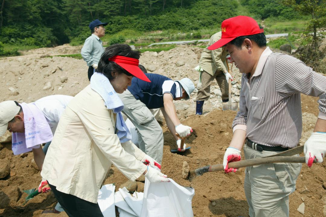 '수해지역 복구 자원봉사' 게시글의 사진(25) '2006-07-25 수해지역 복구 자원봉사 (25).JPG'