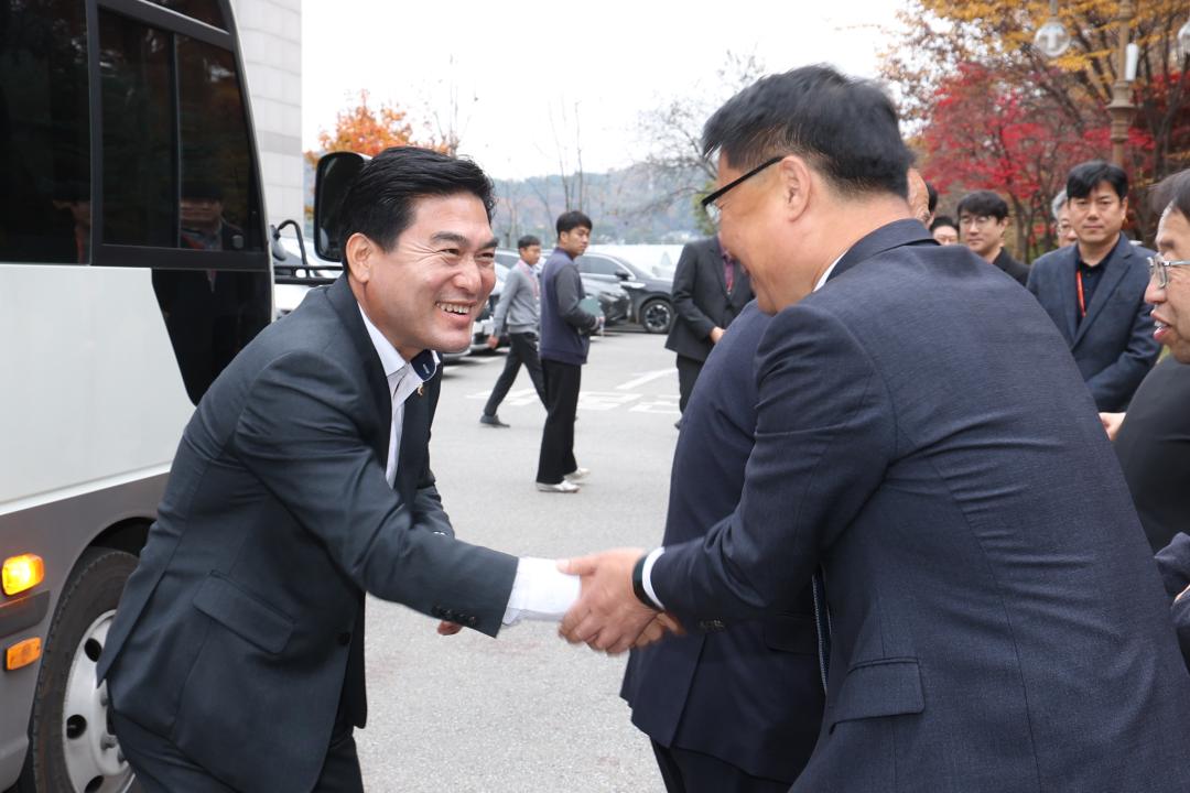 '제333회 농림수산위원회 현지시찰(산림과학연구원)' 게시글의 사진(3) '2024-11-14 제333회 농림수산위원회 현지시찰(산림과학연구원) (3).jpg'
