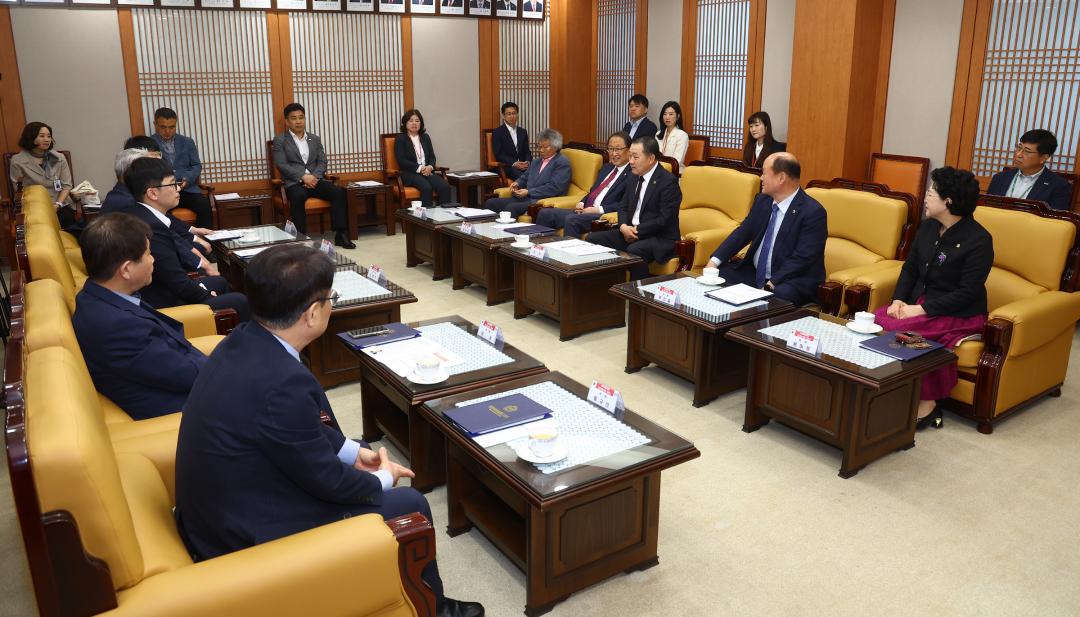 '2025회계연도 결산검사위원 위촉식 및 간담회' 게시글의 사진(10) '2026-04-16 2025회계연도 결산검사위원 위촉식 및 간담회 (3).jpg'
