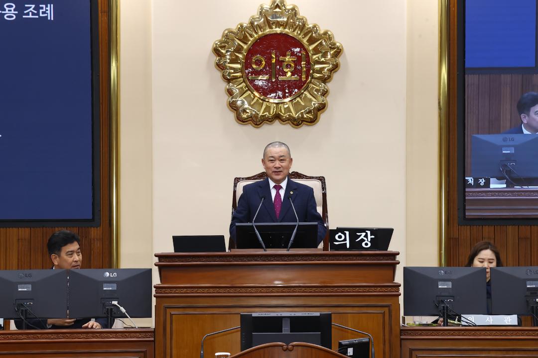 '제343회 제2차 본회의' 게시글의 사진(8) '2026-02-12 제343회 제2차 본회의 (8) 회의진행 김시성의장.jpg'