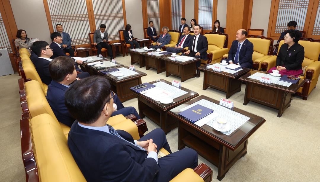 '2025회계연도 결산검사위원 위촉식 및 간담회' 게시글의 사진(37) '2026-04-16 2025회계연도 결산검사위원 위촉식 및 간담회 (39).jpg'