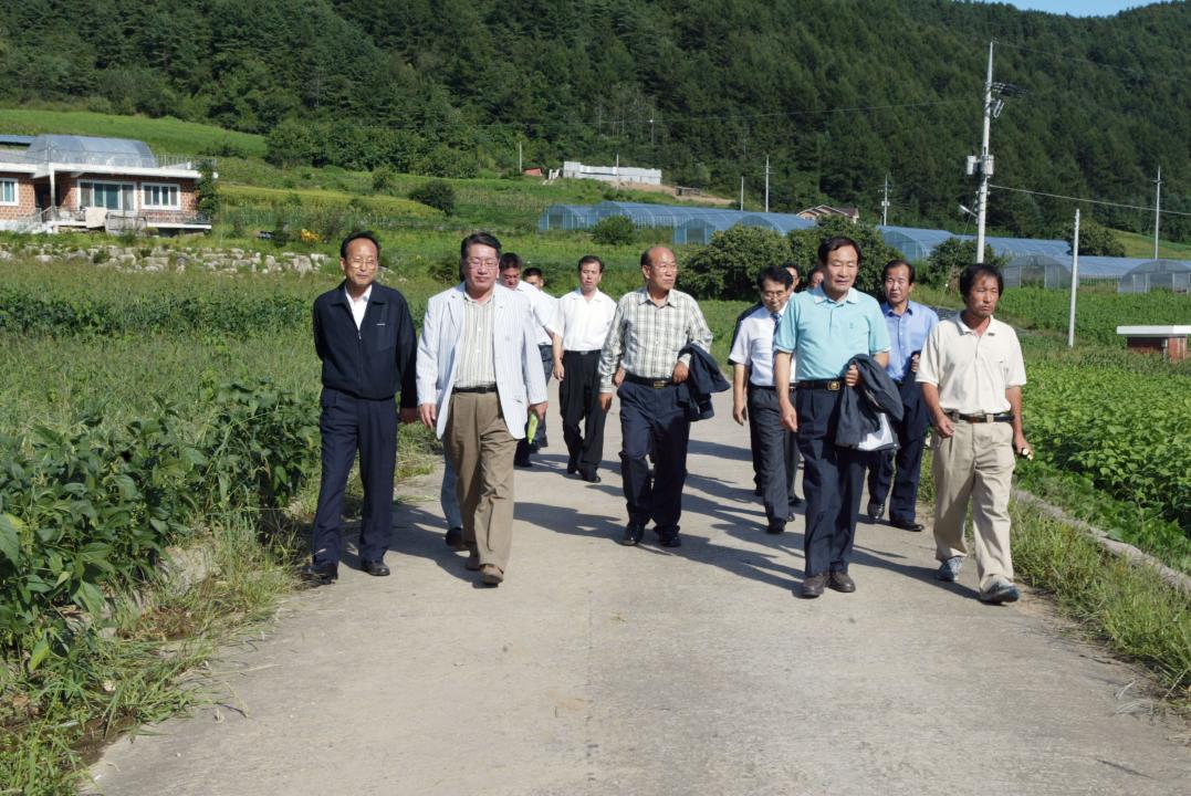 '사방댐 시설 및 친환경 농업경영 현지시찰' 게시글의 사진(14) '2006-09-07 사방댐 시설 및 친환경 농업경영 현지시찰 (14).JPG'