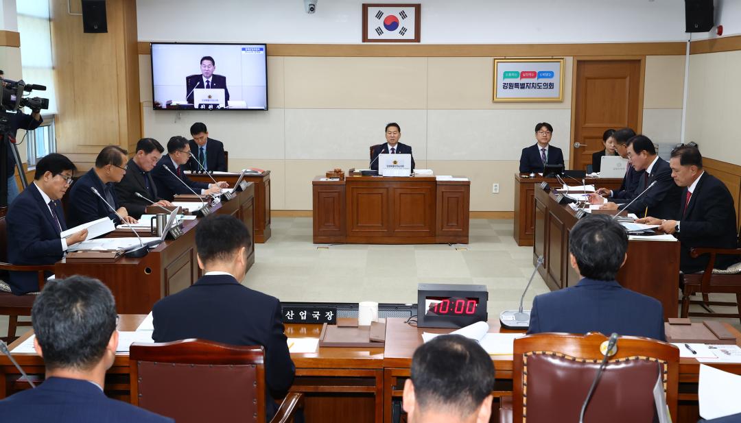 '제342회 제1차 경제산업위원회(2025년도 행정사무감사(중도개발공사))' 게시글의 사진(11) '2025-11-05 제342회 제1차 경제산업위원회(2025년도 행정사무감사(중도개발공사)) (11).jpg'